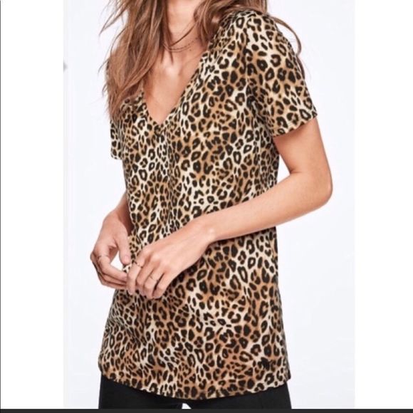 PINK Victoria's Secret Tops - 💫 Pink VS Leopard V Neck Tee